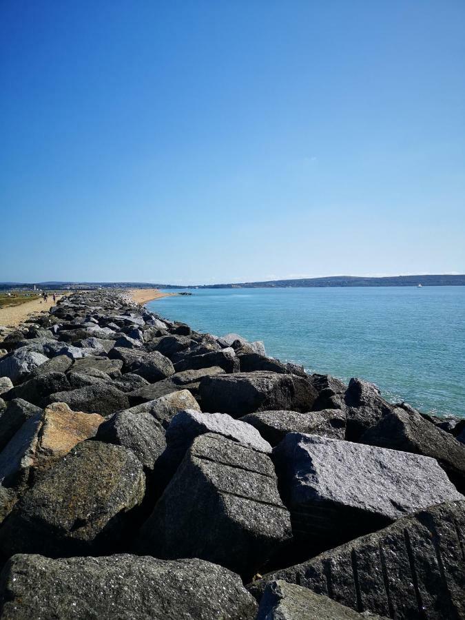 Pebble Bay Retreat Villa Milford on Sea Esterno foto